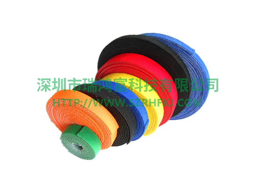 深圳市瑞鴻富科技有限公司魔術(shù)貼扎帶廠家 產(chǎn)品介紹:背對背型魔術(shù)貼(粘扣帶)/ 魔術(shù)貼綁線帶特性及用途:采用進(jìn)口膠將魔術(shù)貼毛面與勾面(A+B),進(jìn)行復(fù)合,使毛勾不在同一面上。用在電線電纜、光纖光纜、玩具、電子電器等。也可按客人要求設(shè)計(jì)樣式.或供應(yīng)原材料,自行裁切。還可印刷公司LOGO、網(wǎng)址及廣告促銷信息等。 材質(zhì): 1、粘扣布背對塑膠勾 2、粘扣布背對普通勾 3、普通毛背對普通勾 4、粘扣布背對蘑菇勾 5、不抓毛背普通勾等; 尺寸:規(guī)格有多種,按客要求生產(chǎn)不同規(guī)格長度,如有需要,可來電索樣。顏色:現(xiàn)有顏色為黑、白、紅、黃、藍(lán)、綠等色,特殊顏色量量大可訂做.環(huán)保:本產(chǎn)品依據(jù)《進(jìn)出口染色紡織品和皮革制品中禁用偶氮染料的檢驗(yàn)方法》標(biāo)準(zhǔn)進(jìn)行檢測。不含偶氮及其它23種有害物質(zhì)。符合歐洲ROHS標(biāo)準(zhǔn)。-專業(yè)生產(chǎn)魔術(shù)貼捆綁帶,提供魔術(shù)貼捆綁帶產(chǎn)品圖片了解,魔術(shù)貼捆綁帶生產(chǎn)廠家 深圳市瑞鴻富科技有限公司魔術(shù)貼扎帶廠家 產(chǎn)品介紹:背對背型魔術(shù)貼(粘扣帶)/ 魔術(shù)貼綁線帶特性及用途:采用進(jìn)口膠將魔術(shù)貼毛面與勾面(A+B),進(jìn)行復(fù)合,使毛勾不在同一面上。用在電線電纜、光纖光纜、玩具、電子電器等。也可按客人要求設(shè)計(jì)樣式.或供應(yīng)原材料,自行裁切。還可印刷公司LOGO、網(wǎng)址及廣告促銷信息等。 材質(zhì): 1、粘扣布背對塑膠勾 2、粘扣布背對普通勾 3、普通毛背對普通勾 4、粘扣布背對蘑菇勾 5、不抓毛背普通勾等; 尺寸:規(guī)格有多種,按客要求生產(chǎn)不同規(guī)格長度,如有需要,可來電索樣。顏色:現(xiàn)有顏色為黑、白、紅、黃、藍(lán)、綠等色,特殊顏色量量大可訂做.環(huán)保:本產(chǎn)品依據(jù)《進(jìn)出口染色紡織品和皮革制品中禁用偶氮染料的檢驗(yàn)方法》標(biāo)準(zhǔn)進(jìn)行檢測。不含偶氮及其它23種有害物質(zhì)。符合歐洲ROHS標(biāo)準(zhǔn)。-專業(yè)生產(chǎn)魔術(shù)貼捆綁帶,提供魔術(shù)貼捆綁帶產(chǎn)品圖片了解,魔術(shù)貼捆綁帶生產(chǎn)廠家