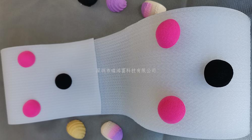 深圳市瑞鴻富科技有限公司是集于研發(fā)生產(chǎn)尼龍粘扣帶魔術(shù)貼、射出勾魔術(shù)貼、蘑菇頭魔術(shù)貼、細(xì)軟勾魔術(shù)貼、勾毛同體魔術(shù)貼、不抓毛魔術(shù)貼、發(fā)卷帶魔術(shù)貼、高周波電壓魔術(shù)貼、阻燃型防火魔術(shù)貼、背靠背粘扣帶,魔術(shù)貼捆綁帶,魔術(shù)貼扎帶、背膠沖型魔術(shù)貼、松緊彈力魔術(shù)貼、、3M魔術(shù)貼、魔術(shù)布/OK布、注塑袖口魔術(shù)貼、3D VR眼鏡頭帶、運(yùn)動器材魔術(shù)貼、醫(yī)用魔術(shù)貼、數(shù)據(jù)線收納皮扣、研磨片魔術(shù)貼、特殊魔術(shù)貼等產(chǎn)品為粘扣扎帶提供最好的解決方案定制加工的大型廠家之一