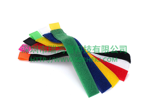 深圳市瑞鴻富科技有限公司魔術(shù)貼扎帶廠家 產(chǎn)品介紹:背對背型魔術(shù)貼(粘扣帶)/ 魔術(shù)貼綁線帶特性及用途:采用進(jìn)口膠將魔術(shù)貼毛面與勾面(A+B),進(jìn)行復(fù)合,使毛勾不在同一面上。用在電線電纜、光纖光纜、玩具、電子電器等。也可按客人要求設(shè)計(jì)樣式.或供應(yīng)原材料,自行裁切。還可印刷公司LOGO、網(wǎng)址及廣告促銷信息等。 材質(zhì): 1、粘扣布背對塑膠勾 2、粘扣布背對普通勾 3、普通毛背對普通勾 4、粘扣布背對蘑菇勾 5、不抓毛背普通勾等; 尺寸:規(guī)格有多種,按客要求生產(chǎn)不同規(guī)格長度,如有需要,可來電索樣。顏色:現(xiàn)有顏色為黑、白、紅、黃、藍(lán)、綠等色,特殊顏色量量大可訂做.環(huán)保:本產(chǎn)品依據(jù)《進(jìn)出口染色紡織品和皮革制品中禁用偶氮染料的檢驗(yàn)方法》標(biāo)準(zhǔn)進(jìn)行檢測。不含偶氮及其它23種有害物質(zhì)。符合歐洲ROHS標(biāo)準(zhǔn)。-專業(yè)生產(chǎn)魔術(shù)貼捆綁帶,提供魔術(shù)貼捆綁帶產(chǎn)品圖片了解,魔術(shù)貼捆綁帶生產(chǎn)廠家 深圳市瑞鴻富科技有限公司魔術(shù)貼扎帶廠家 產(chǎn)品介紹:背對背型魔術(shù)貼(粘扣帶)/ 魔術(shù)貼綁線帶特性及用途:采用進(jìn)口膠將魔術(shù)貼毛面與勾面(A+B),進(jìn)行復(fù)合,使毛勾不在同一面上。用在電線電纜、光纖光纜、玩具、電子電器等。也可按客人要求設(shè)計(jì)樣式.或供應(yīng)原材料,自行裁切。還可印刷公司LOGO、網(wǎng)址及廣告促銷信息等。 材質(zhì): 1、粘扣布背對塑膠勾 2、粘扣布背對普通勾 3、普通毛背對普通勾 4、粘扣布背對蘑菇勾 5、不抓毛背普通勾等; 尺寸:規(guī)格有多種,按客要求生產(chǎn)不同規(guī)格長度,如有需要,可來電索樣。顏色:現(xiàn)有顏色為黑、白、紅、黃、藍(lán)、綠等色,特殊顏色量量大可訂做.環(huán)保:本產(chǎn)品依據(jù)《進(jìn)出口染色紡織品和皮革制品中禁用偶氮染料的檢驗(yàn)方法》標(biāo)準(zhǔn)進(jìn)行檢測。不含偶氮及其它23種有害物質(zhì)。符合歐洲ROHS標(biāo)準(zhǔn)。-專業(yè)生產(chǎn)魔術(shù)貼捆綁帶,提供魔術(shù)貼捆綁帶產(chǎn)品圖片了解,魔術(shù)貼捆綁帶生產(chǎn)廠家