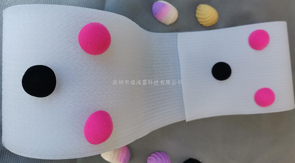 深圳市瑞鴻富科技有限公司是集于研發(fā)生產(chǎn)尼龍粘扣帶魔術(shù)貼、射出勾魔術(shù)貼、蘑菇頭魔術(shù)貼、細(xì)軟勾魔術(shù)貼、勾毛同體魔術(shù)貼、不抓毛魔術(shù)貼、發(fā)卷帶魔術(shù)貼、高周波電壓魔術(shù)貼、阻燃型防火魔術(shù)貼、背靠背粘扣帶,魔術(shù)貼捆綁帶,魔術(shù)貼扎帶、背膠沖型魔術(shù)貼、松緊彈力魔術(shù)貼、、3M魔術(shù)貼、魔術(shù)布/OK布、注塑袖口魔術(shù)貼、3D VR眼鏡頭帶、運(yùn)動器材魔術(shù)貼、醫(yī)用魔術(shù)貼、數(shù)據(jù)線收納皮扣、研磨片魔術(shù)貼、特殊魔術(shù)貼等產(chǎn)品為粘扣扎帶提供最好的解決方案定制加工的大型廠家之一
