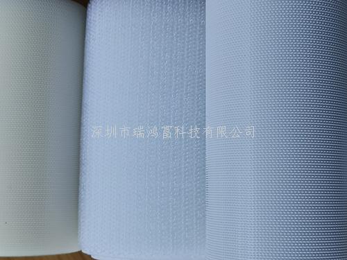 本勾型為特殊魚鉤形狀加厚材質(zhì)勾面有：透明，黑色，普通白色，特白色和耐黃4級以上產(chǎn)品，本產(chǎn)品特別為運動器材，戶外運動用品，鞋材專用有抓牢粘合力要求高的產(chǎn)品設(shè)計的，產(chǎn)品在下雨天或者受到天氣潮濕時抓牢粘力不會下降或者脫落，本款66型射出勾和不抓毛搭配粘牢力強度可以達(dá)到高強粘級別 深圳市瑞鴻富科技有限公司是集于生產(chǎn)研發(fā)尼龍粘扣帶魔術(shù)貼，射出勾魔術(shù)貼，蘑菇頭魔術(shù)貼，細(xì)軟勾魔術(shù)貼，勾毛同體魔術(shù)貼，不抓毛魔術(shù)貼，發(fā)卷帶魔術(shù)貼，高周波電壓魔術(shù)貼，阻燃型防火魔術(shù)貼，背靠背粘扣魔術(shù)貼捆綁扎帶，背膠沖型魔術(shù)貼，松緊彈力魔術(shù)貼,, 3M魔術(shù)貼，魔術(shù)布/ OK布，注塑袖口魔術(shù)貼，3D VR眼鏡頭帶，運動器材魔術(shù)貼，醫(yī)用魔術(shù)貼，數(shù)據(jù)線收納皮扣，研磨片魔術(shù)貼，特殊魔術(shù)貼等產(chǎn)品為粘扣捆綁扎帶提供好的解決方案定制加工的大型廠家之一 深圳市瑞鴻富科技有限公司長期與國際知名品牌指定研發(fā)生產(chǎn)特殊魔術(shù)貼粘扣帶產(chǎn)品供應(yīng)給ADIDAS ,BECKMANN,LENOVO、HP MOTOROLA、SAMSUNG、SONY ERICSSON、SIEMENS、LG等相關(guān)業(yè)務(wù)廠商，長期以來并一直與其保持良好穩(wěn)定的合作關(guān)系. This hook type is a special fish hook shape and thickened material. The hook surface includes: transparent, black, ordinary white, extra white and yellow-resistant products above grade 4. This product is especially for sports equipment, outdoor sports goods, and shoe materials. It is designed for products with high requirements. The product will not drop or fall off when it is raining or wet. The adhesion strength of the 66 type injection hook and non-grabbing can reach a high-strength adhesion level. Shenzhen Ruihongfu Technology Co., Ltd. is engaged in the production and development of Velcro Velcro, injection hook Velcro, mushroom head Velcro, soft hook Velcro, hook hair velcro, non-scratching velcro, hair curling tape Velcro, high-frequency voltage Velcro, flame retardant fire-retardant Velcro, back-to-back Velcro Velcro bundling tie, adhesive punching type Velcro, elastic elastic Velcro,, 3M Velcro, Velcro/OK cloth, injection-molded cuff magic Stickers, 3D VR glasses headbands, sports equipment Velcro, medical Velcro, data cable storage leather buckle, abrasive sheet Velcro, special Velcro and other products provide a good solution for the buckle bundling straps and customized processing. one Shenzhen Ruihongfu Technology Co., Ltd. has long been designated to develop and produce special Velcro Velcro products for ADIDAS, BECKMANN, LENOVO, HP MOTOROLA, SAMSUNG, SONY ERICSSON, SIEMENS, LG and other related business manufacturers. It has always maintained a good and stable cooperative relationship with it.