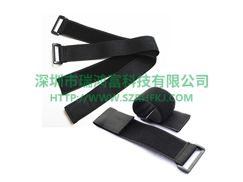 深圳市瑞鴻富科技有限公司魔術(shù)貼扎帶廠家 產(chǎn)品介紹:背對背型魔術(shù)貼(粘扣帶)/ 魔術(shù)貼綁線帶特性及用途:采用進口膠將魔術(shù)貼毛面與勾面(A+B),進行復(fù)合,使毛勾不在同一面上。用在電線電纜、光纖光纜、玩具、電子電器等。也可按客人要求設(shè)計樣式.或供應(yīng)原材料,自行裁切。還可印刷公司LOGO、網(wǎng)址及廣告促銷信息等。 材質(zhì): 1、粘扣布背對塑膠勾 2、粘扣布背對普通勾 3、普通毛背對普通勾 4、粘扣布背對蘑菇勾 5、不抓毛背普通勾等; 尺寸:規(guī)格有多種,按客要求生產(chǎn)不同規(guī)格長度,如有需要,可來電索樣。顏色:現(xiàn)有顏色為黑、白、紅、黃、藍、綠等色,特殊顏色量量大可訂做.環(huán)保:本產(chǎn)品依據(jù)《進出口染色紡織品和皮革制品中禁用偶氮染料的檢驗方法》標(biāo)準進行檢測。不含偶氮及其它23種有害物質(zhì)。符合歐洲ROHS標(biāo)準。-專業(yè)生產(chǎn)魔術(shù)貼捆綁帶,提供魔術(shù)貼捆綁帶產(chǎn)品圖片了解,魔術(shù)貼捆綁帶生產(chǎn)廠家 深圳市瑞鴻富科技有限公司魔術(shù)貼扎帶廠家 產(chǎn)品介紹:背對背型魔術(shù)貼(粘扣帶)/ 魔術(shù)貼綁線帶特性及用途:采用進口膠將魔術(shù)貼毛面與勾面(A+B),進行復(fù)合,使毛勾不在同一面上。用在電線電纜、光纖光纜、玩具、電子電器等。也可按客人要求設(shè)計樣式.或供應(yīng)原材料,自行裁切。還可印刷公司LOGO、網(wǎng)址及廣告促銷信息等。 材質(zhì): 1、粘扣布背對塑膠勾 2、粘扣布背對普通勾 3、普通毛背對普通勾 4、粘扣布背對蘑菇勾 5、不抓毛背普通勾等; 尺寸:規(guī)格有多種,按客要求生產(chǎn)不同規(guī)格長度,如有需要,可來電索樣。顏色:現(xiàn)有顏色為黑、白、紅、黃、藍、綠等色,特殊顏色量量大可訂做.環(huán)保:本產(chǎn)品依據(jù)《進出口染色紡織品和皮革制品中禁用偶氮染料的檢驗方法》標(biāo)準進行檢測。不含偶氮及其它23種有害物質(zhì)。符合歐洲ROHS標(biāo)準。-專業(yè)生產(chǎn)魔術(shù)貼捆綁帶,提供魔術(shù)貼捆綁帶產(chǎn)品圖片了解,魔術(shù)貼捆綁帶生產(chǎn)廠家