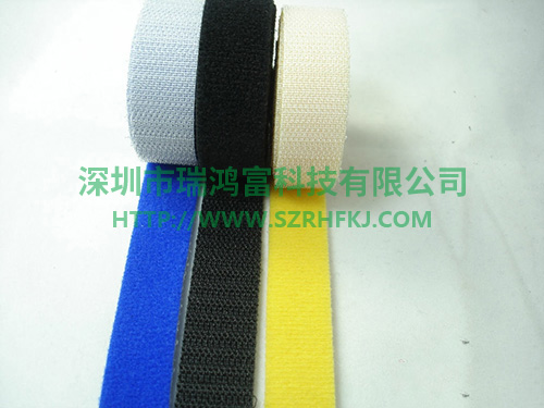 深圳市瑞鴻富科技有限公司魔術(shù)貼扎帶廠家 產(chǎn)品介紹:背對背型魔術(shù)貼(粘扣帶)/ 魔術(shù)貼綁線帶特性及用途:采用進(jìn)口膠將魔術(shù)貼毛面與勾面(A+B),進(jìn)行復(fù)合,使毛勾不在同一面上。用在電線電纜、光纖光纜、玩具、電子電器等。也可按客人要求設(shè)計(jì)樣式.或供應(yīng)原材料,自行裁切。還可印刷公司LOGO、網(wǎng)址及廣告促銷信息等。 材質(zhì): 1、粘扣布背對塑膠勾 2、粘扣布背對普通勾 3、普通毛背對普通勾 4、粘扣布背對蘑菇勾 5、不抓毛背普通勾等; 尺寸:規(guī)格有多種,按客要求生產(chǎn)不同規(guī)格長度,如有需要,可來電索樣。顏色:現(xiàn)有顏色為黑、白、紅、黃、藍(lán)、綠等色,特殊顏色量量大可訂做.環(huán)保:本產(chǎn)品依據(jù)《進(jìn)出口染色紡織品和皮革制品中禁用偶氮染料的檢驗(yàn)方法》標(biāo)準(zhǔn)進(jìn)行檢測。不含偶氮及其它23種有害物質(zhì)。符合歐洲ROHS標(biāo)準(zhǔn)。-專業(yè)生產(chǎn)魔術(shù)貼捆綁帶,提供魔術(shù)貼捆綁帶產(chǎn)品圖片了解,魔術(shù)貼捆綁帶生產(chǎn)廠家 深圳市瑞鴻富科技有限公司魔術(shù)貼扎帶廠家 產(chǎn)品介紹:背對背型魔術(shù)貼(粘扣帶)/ 魔術(shù)貼綁線帶特性及用途:采用進(jìn)口膠將魔術(shù)貼毛面與勾面(A+B),進(jìn)行復(fù)合,使毛勾不在同一面上。用在電線電纜、光纖光纜、玩具、電子電器等。也可按客人要求設(shè)計(jì)樣式.或供應(yīng)原材料,自行裁切。還可印刷公司LOGO、網(wǎng)址及廣告促銷信息等。 材質(zhì): 1、粘扣布背對塑膠勾 2、粘扣布背對普通勾 3、普通毛背對普通勾 4、粘扣布背對蘑菇勾 5、不抓毛背普通勾等; 尺寸:規(guī)格有多種,按客要求生產(chǎn)不同規(guī)格長度,如有需要,可來電索樣。顏色:現(xiàn)有顏色為黑、白、紅、黃、藍(lán)、綠等色,特殊顏色量量大可訂做.環(huán)保:本產(chǎn)品依據(jù)《進(jìn)出口染色紡織品和皮革制品中禁用偶氮染料的檢驗(yàn)方法》標(biāo)準(zhǔn)進(jìn)行檢測。不含偶氮及其它23種有害物質(zhì)。符合歐洲ROHS標(biāo)準(zhǔn)。-專業(yè)生產(chǎn)魔術(shù)貼捆綁帶,提供魔術(shù)貼捆綁帶產(chǎn)品圖片了解,魔術(shù)貼捆綁帶生產(chǎn)廠家