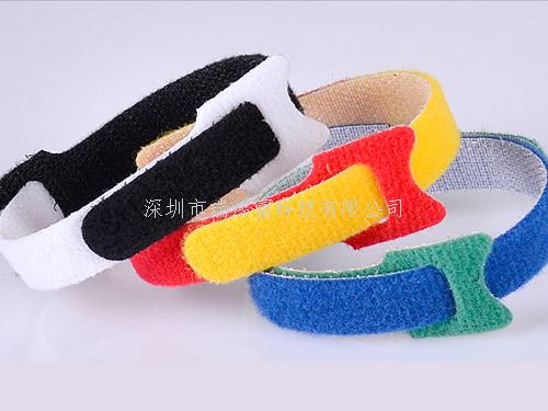 深圳市瑞鴻富科技有限公司是集于研發(fā)生產(chǎn)尼龍粘扣帶魔術(shù)貼、射出勾魔術(shù)貼、蘑菇頭魔術(shù)貼、細軟勾魔術(shù)貼、勾毛同體魔術(shù)貼、不抓毛魔術(shù)貼、發(fā)卷帶魔術(shù)貼、高周波電壓魔術(shù)貼、阻燃型防火魔術(shù)貼、背靠背粘扣帶,魔術(shù)貼捆綁帶,魔術(shù)貼扎帶、背膠沖型魔術(shù)貼、松緊彈力魔術(shù)貼、3M魔術(shù)貼、魔術(shù)布/OK布、注塑袖口魔術(shù)貼、3D VR眼鏡頭帶、運動器材魔術(shù)貼、醫(yī)用魔術(shù)貼、數(shù)據(jù)線收納皮扣、研磨片魔術(shù)貼、特殊魔術(shù)貼等產(chǎn)品為粘扣扎帶提供最好的解決方案定制加工的大型廠家之一